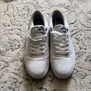 Nike women’s White Low-Top Sneakers